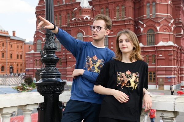 Свитшот  с принтом «Лев и Единорог»